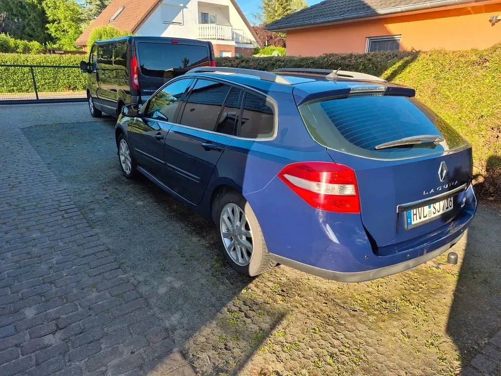Gebraucht Renault Laguna GrandTour Dynamique 140 PS (102 kW) 2008 Blau Kombi