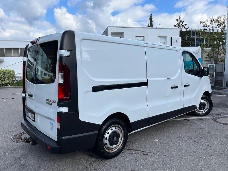 Gebraucht Renault Trafic 121 PS (88 kW) 2017 Weiß Van / Kleinbus