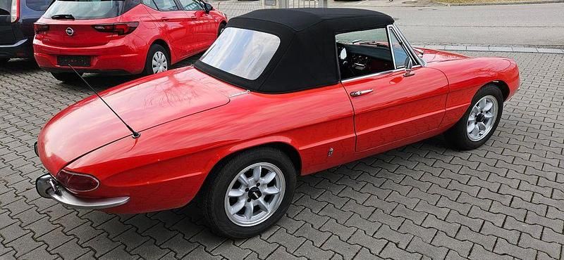 Gebraucht Alfa Romeo Spider 109 PS (80 kW) 1967 Rot Cabrio