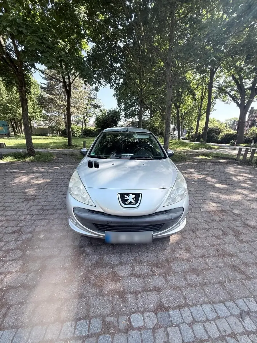 Gebraucht Peugeot 206+ 60 PS (44 kW) 2010 Silber Kleinwagen