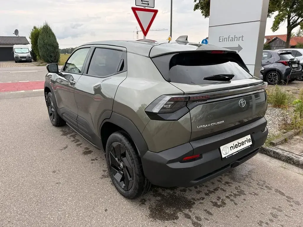 Neu Toyota Urban Cruiser 127 kW (174 PS) 2026 Grün SUV