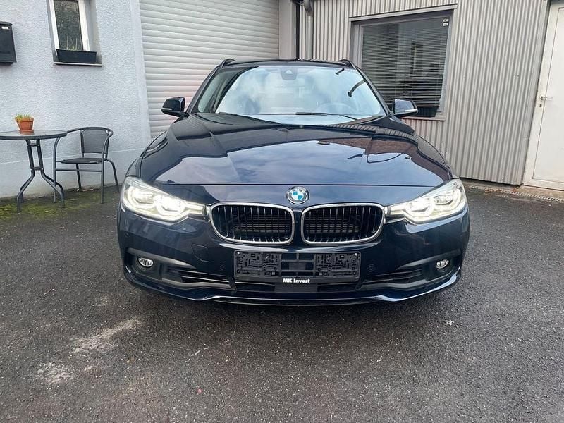 Gebraucht BMW 330 Advantage 258 PS (189 kW) 2015 Blau Kombi