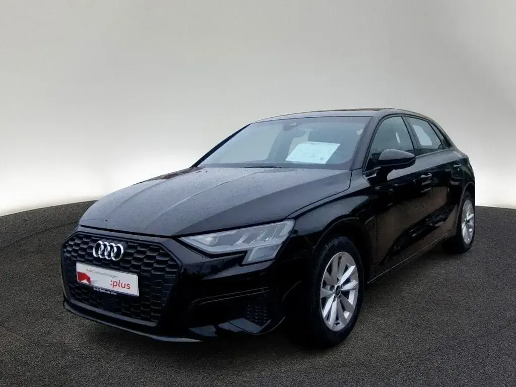 Gebraucht Audi A3 116 PS (85 kW) 2023 Mythosschwarz metallic Limousine