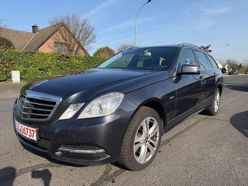 Gebraucht Mercedes E350 Avantgarde 265 PS (194 kW) 2011 Grau Limousine