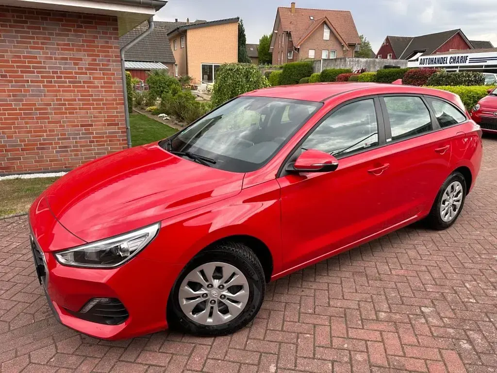 Gebraucht Hyundai i30 120 PS (88 kW) 2020 Rot Kombi