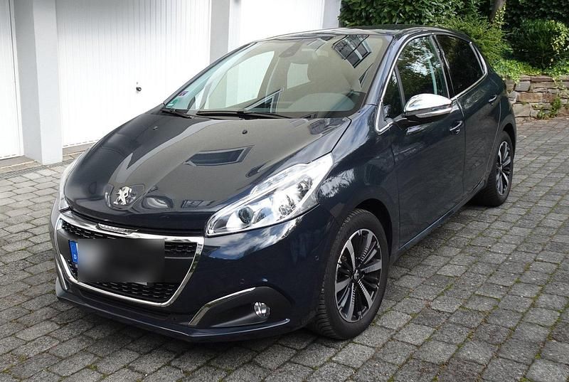 Grau Gebraucht 2019 Peugeot 208 Allure Kleinwagen | 11.200 € (Superpreis) - Bild 1/4