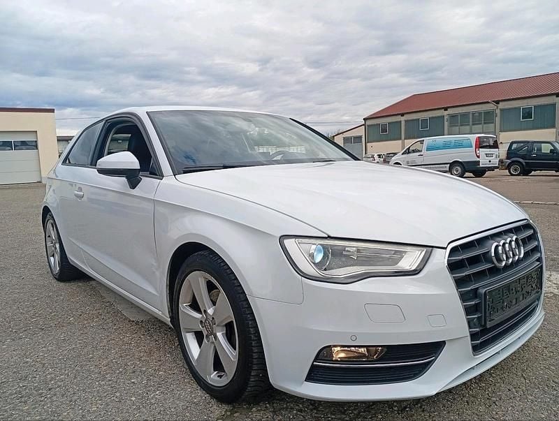 Weiß Gebraucht 2014 Audi A3 Comfort Kleinwagen | 8.990 € (Fairer Preis) - Bild 1/4
