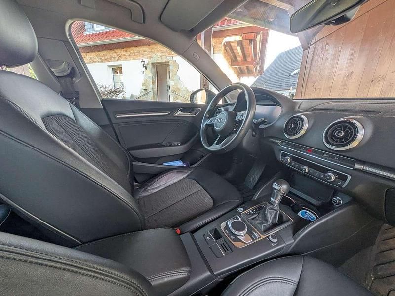 Gebraucht Audi A3 e-tron Design 150 PS (110 kW) 2020 Blau Kleinwagen