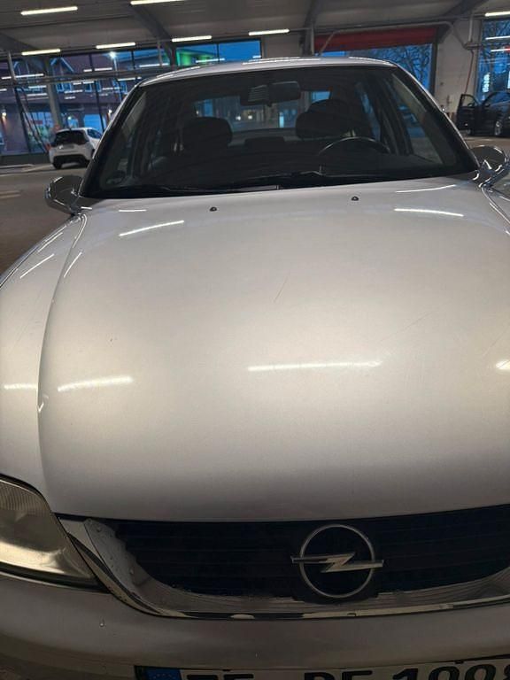 Gebraucht Opel Vectra Edition 116 PS (85 kW) 1999 Silber Limousine