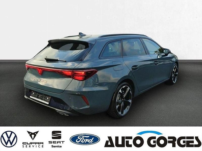 Neu Cupra Leon 150 PS (110 kW) 2025 Blau Limousine