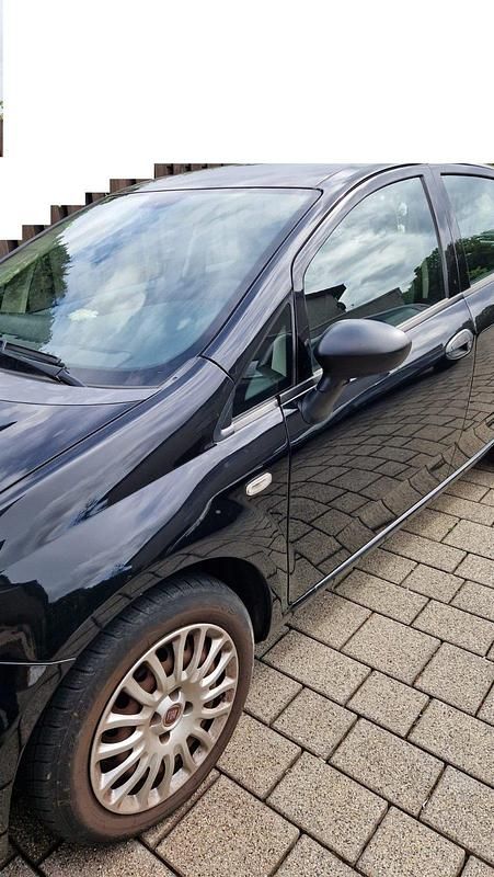 Schwarz Gebraucht 2009 Fiat Punto Kleinwagen | 2.350 € (Etwas zu teuer) - Bild 1/4