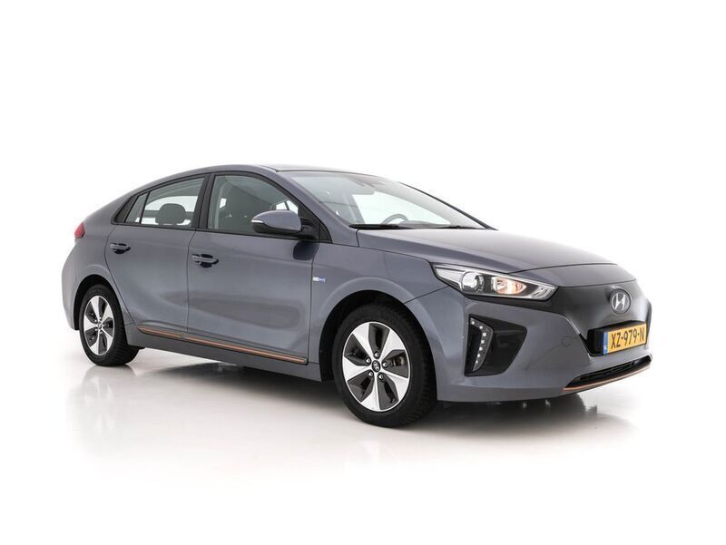 Grau Gebraucht 2019 Hyundai Ioniq Comfort Limousine | 11.445 € (Superpreis) - Bild 1/4