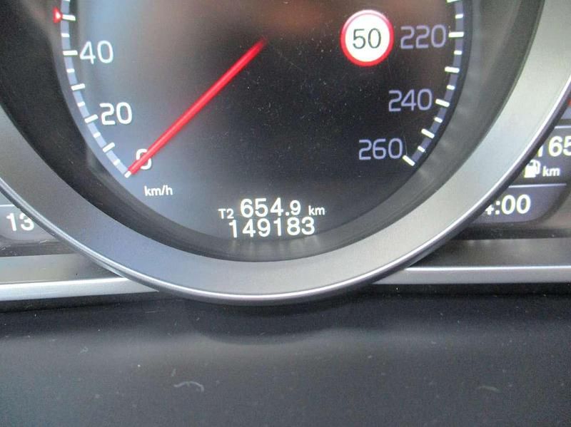 Gebraucht Volvo V40 Summum 190 PS (139 kW) 2015 Onyx black / metallic