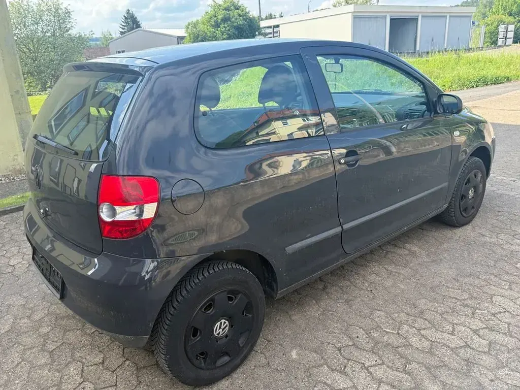 Gebraucht VW Fox 54 PS (39 kW) 2006 Grau Kleinwagen