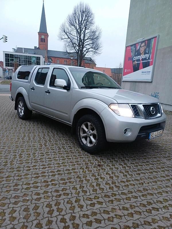 Grau Gebraucht 2011 Nissan Navara Abholung | 6.399 € (Superpreis) - Bild 1/4