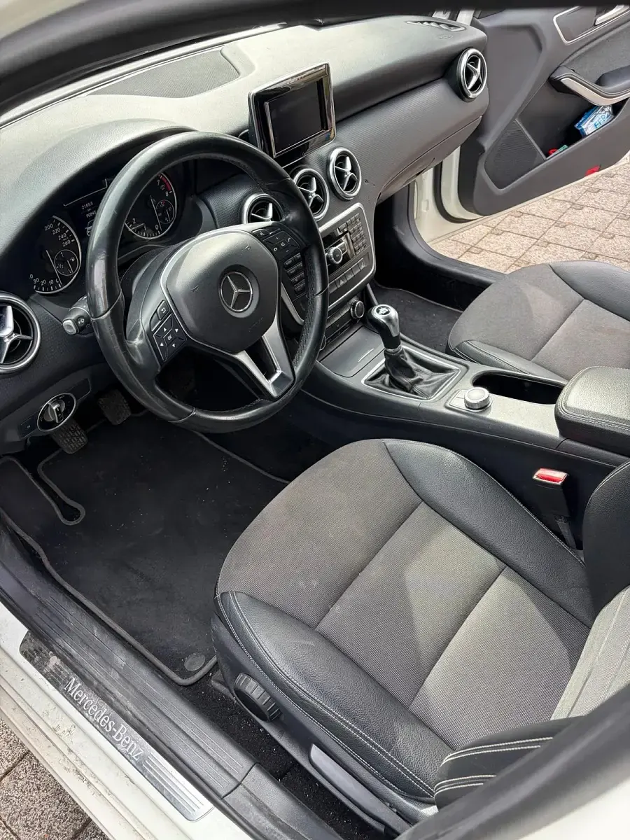 Gebraucht Mercedes A180 2014 Weiß Limousine