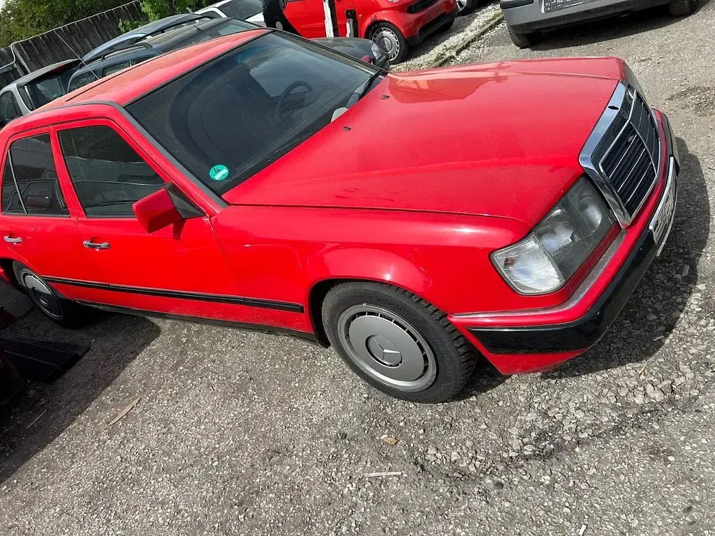Gebraucht Mercedes 230 132 PS (97 kW) 1987 Rot Limousine