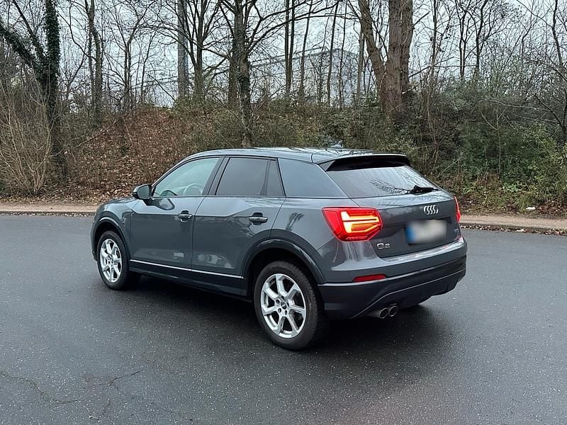 Gebraucht Audi Q2 Design 150 PS (110 kW) 2018 Grau SUV