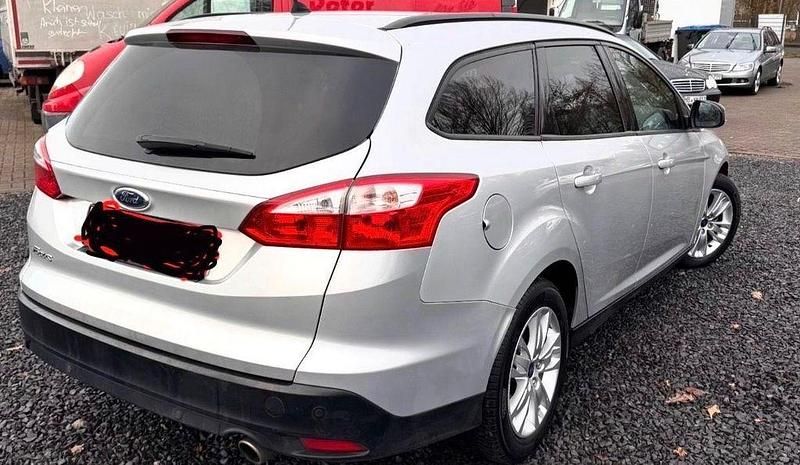 Gebraucht Ford Focus 116 PS (85 kW) 2011 Silber Limousine