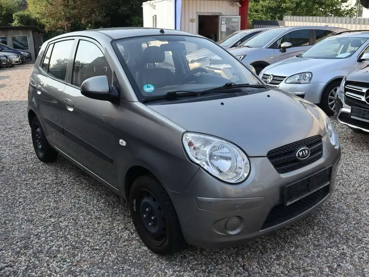 Gebraucht Kia Picanto LX 63 PS (46 kW) 2009 Titaniumsilber met. Kleinwagen