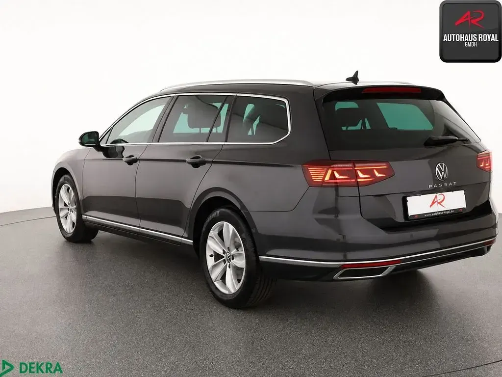 Gebraucht VW Passat Elegance 190 PS (139 kW) 2022 Mangangrau Kombi