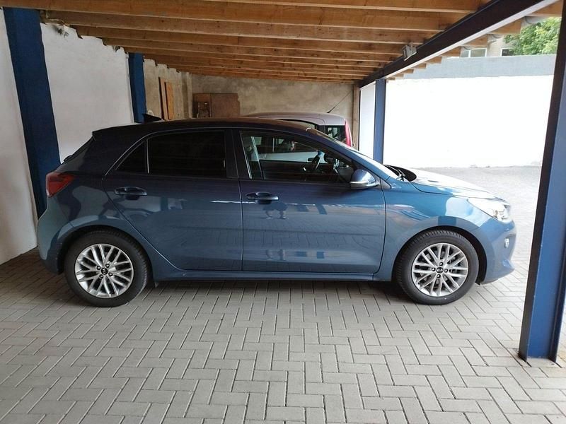 Blau Gebraucht 2020 Kia Rio DREAM-TEAM Edition Limousine | 13.000 € (Fairer Preis) - Bild 1/4