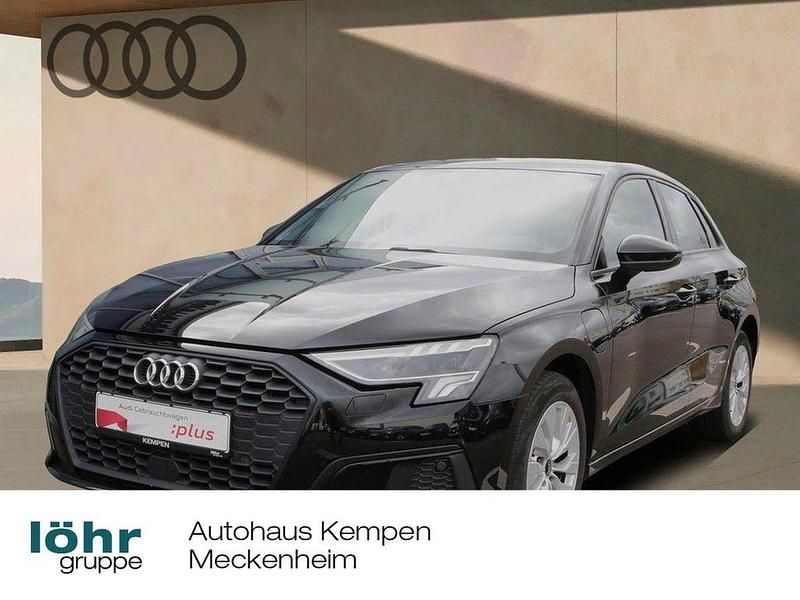 Brillantschwarz Gebraucht 2022 Audi A3 Sportback e-tron Limousine | 22.850 € (Fairer Preis) - Bild 1/4