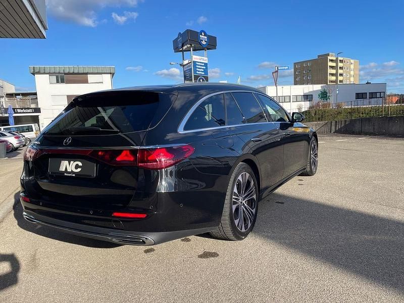 Gebraucht Mercedes E300 197 PS (144 kW) 2024 Schwarz Limousine