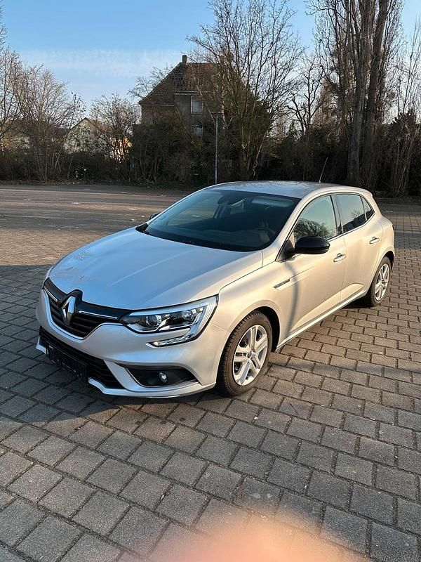 Silber Gebraucht 2018 Renault Mégane IV Coupé | 13.999 € - Bild 1/4