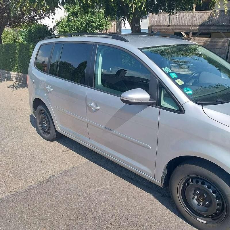 Gebraucht 2012 VW Touran Comfortline Van / Kleinbus | 10.000 € (Etwas zu teuer) - Bild 1/4