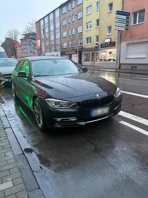 Gebraucht BMW 318 165 PS (121 kW) 2012 Schwarz Limousine