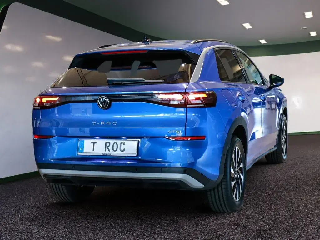 Neu VW T-Roc 116 PS (85 kW) 2026 Blau SUV