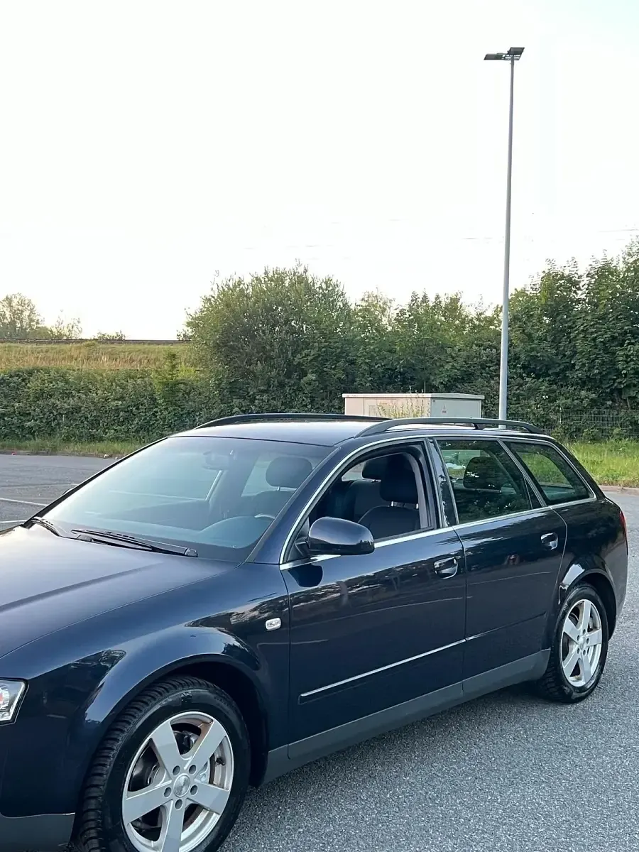 Gebraucht Audi A4 131 PS (96 kW) 2003 Blau Kombi