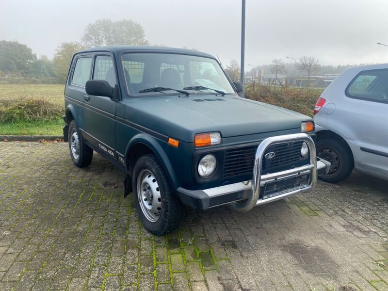 Grün Gebraucht 2015 Lada niva SUV | 8.999 € (Etwas zu teuer) - Bild 1/4