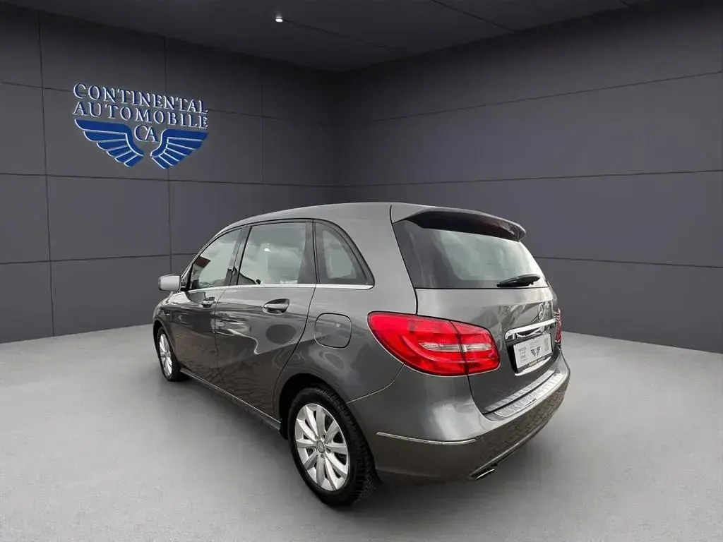 Gebraucht Mercedes B180 122 PS (89 kW) 2011 Grau Kleinwagen