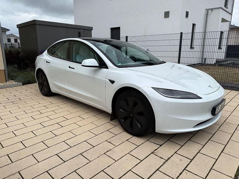 Gebraucht Tesla Model 3 Standard Range 208 kW (283 PS) 2024 Weiß Limousine