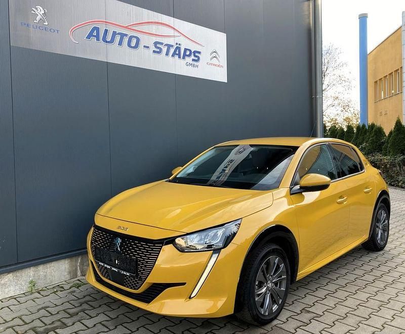 Gelb Gebraucht 2021 Peugeot e-208 Allure Kleinwagen | 16.390 € (Fairer Preis) - Bild 1/4