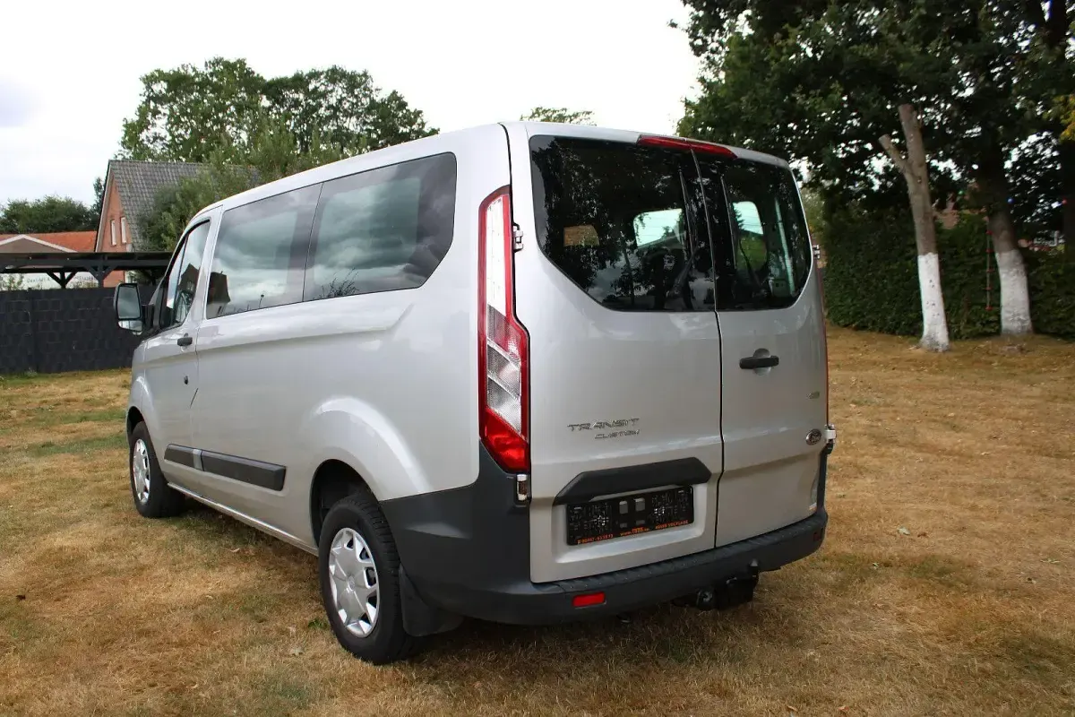 Gebraucht Ford Tourneo 101 PS (74 kW) 2014 Silber Van / Kleinbus