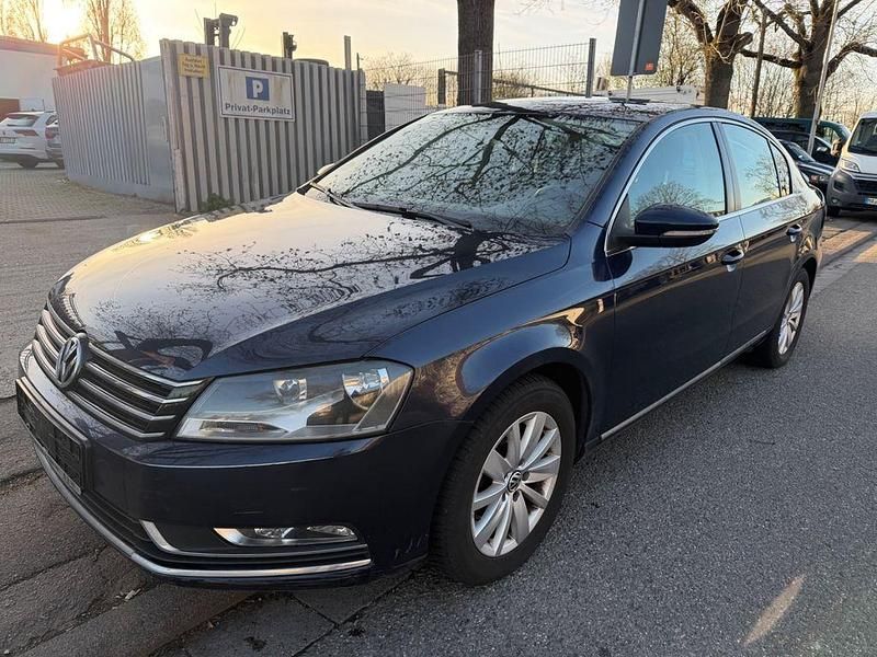 Gebraucht VW Passat 105 PS (77 kW) 2012 Blau Limousine