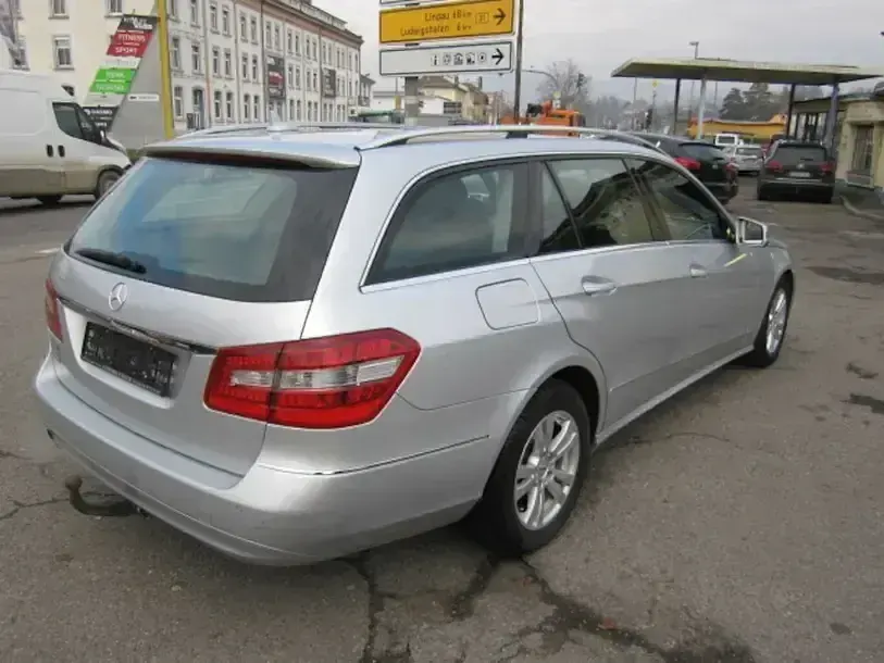Gebraucht Mercedes E200 184 PS (135 kW) 2011 Silber metallic Kombi