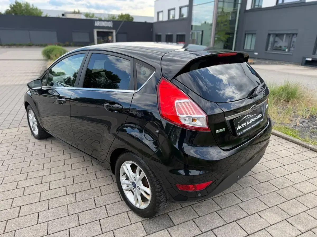 Gebraucht Ford Fiesta Titanium 125 PS (91 kW) 2017 Schwarz Kleinwagen