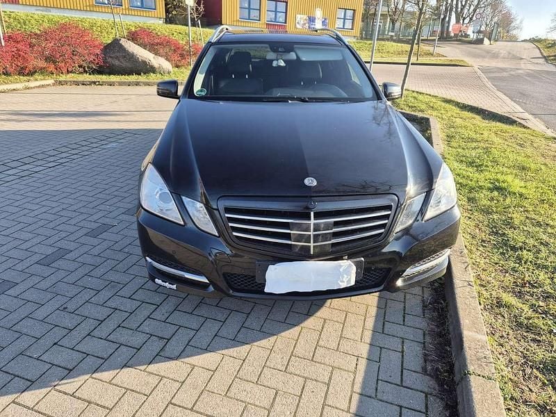 Gebraucht Mercedes E220 170 PS (125 kW) 2012 Schwarz Kombi