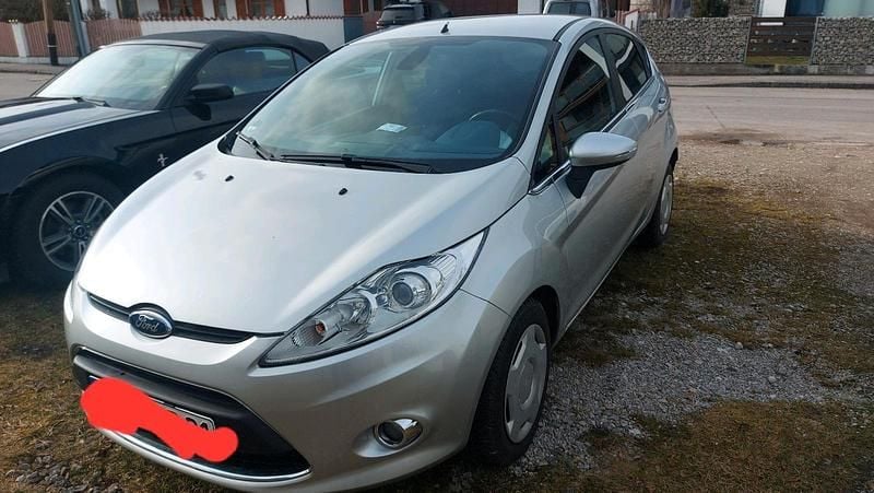 Gebraucht Ford Fiesta 82 PS (60 kW) 2011 Silber Kleinwagen