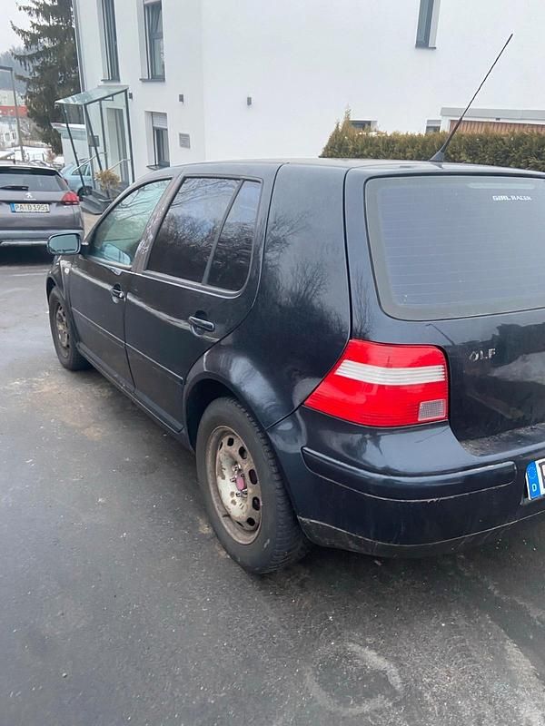 Gebraucht VW Golf IV 116 PS (85 kW) 2003 Blau Limousine