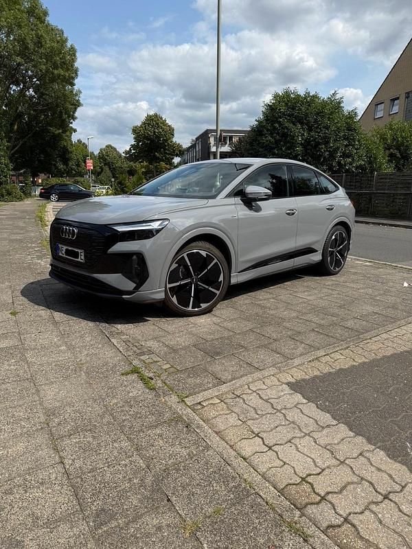 Gold Gebraucht 2022 Audi Q4 Sportback e-tron S-Line SUV | 29.500 € (Fairer Preis) - Bild 1/4
