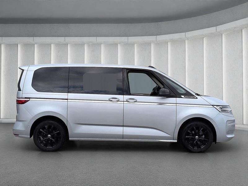 Gebraucht VW Multivan Style 150 PS (110 kW) 2024 Silber metallic Van