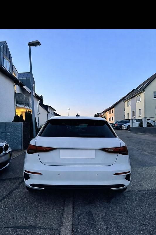 Gebraucht Audi A3 Sportback e-tron 150 PS (110 kW) 2022 Weiß Kleinwagen