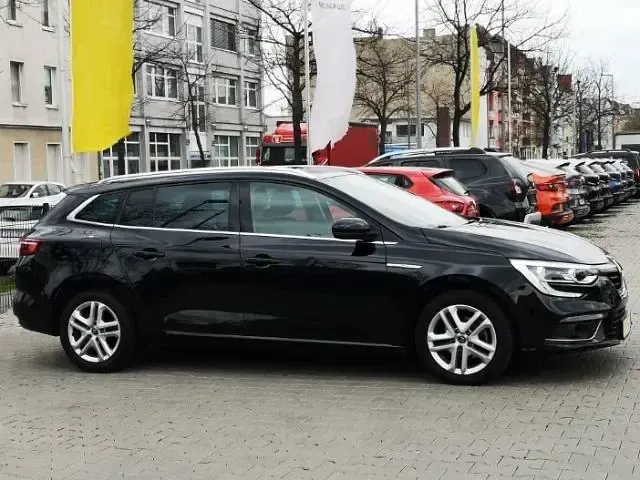 Używany Renault Mégane 116 KM (85 kW) 2020 Czarny Sedan/Limuzyna