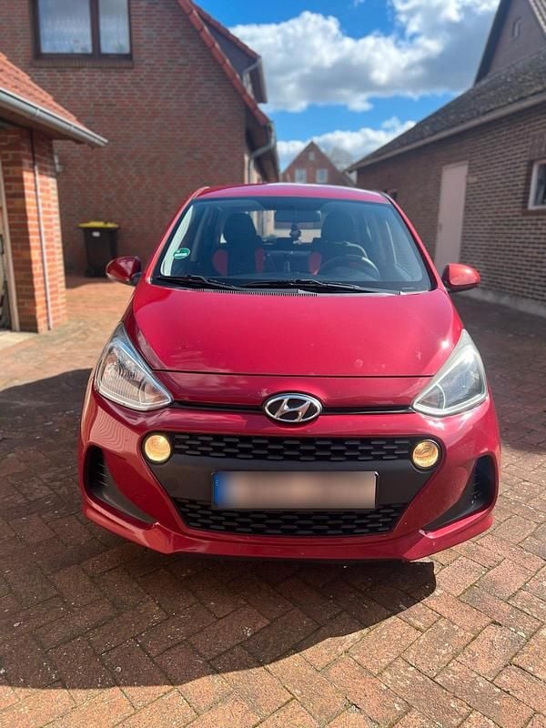 Gebraucht Hyundai i10 69 PS (50 kW) 2018 Rot Kleinwagen