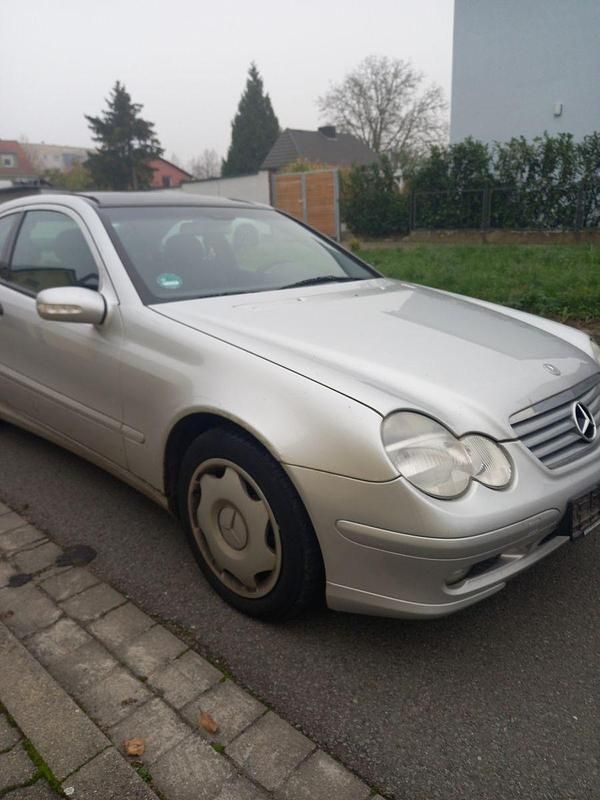Gebraucht Mercedes C180 129 PS (94 kW) 2002 Silber Coupé